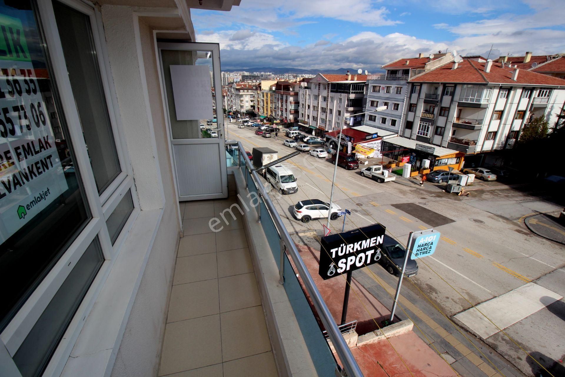 Emre Emlak'tan Topçu'da Köşe Cephe Önü Açık Asansörlü Arakat 2+1 Kiralık Daire - Görsel 30
