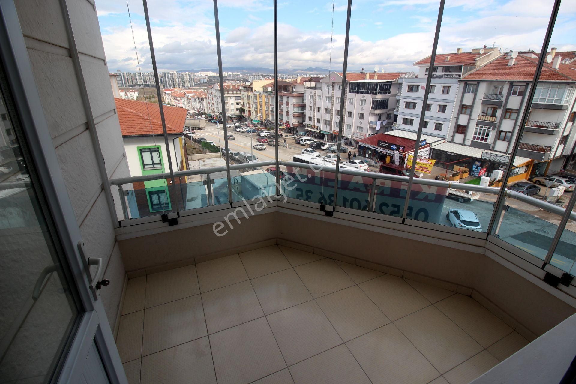 Emre Emlak'tan Topçu'da Köşe Cephe Önü Açık Asansörlü Arakat 2+1 Kiralık Daire - Görsel 16