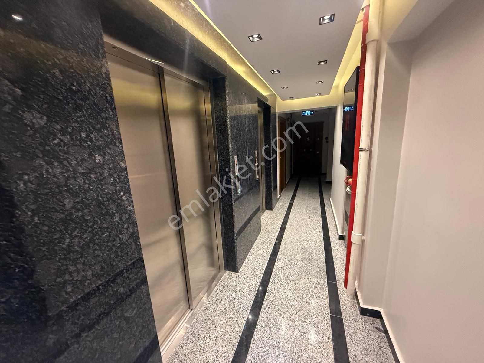 Barış'tan Site İçerisinde Göl Manzaralı Full Ön Cephe Lüks 3+1 - Görsel 13