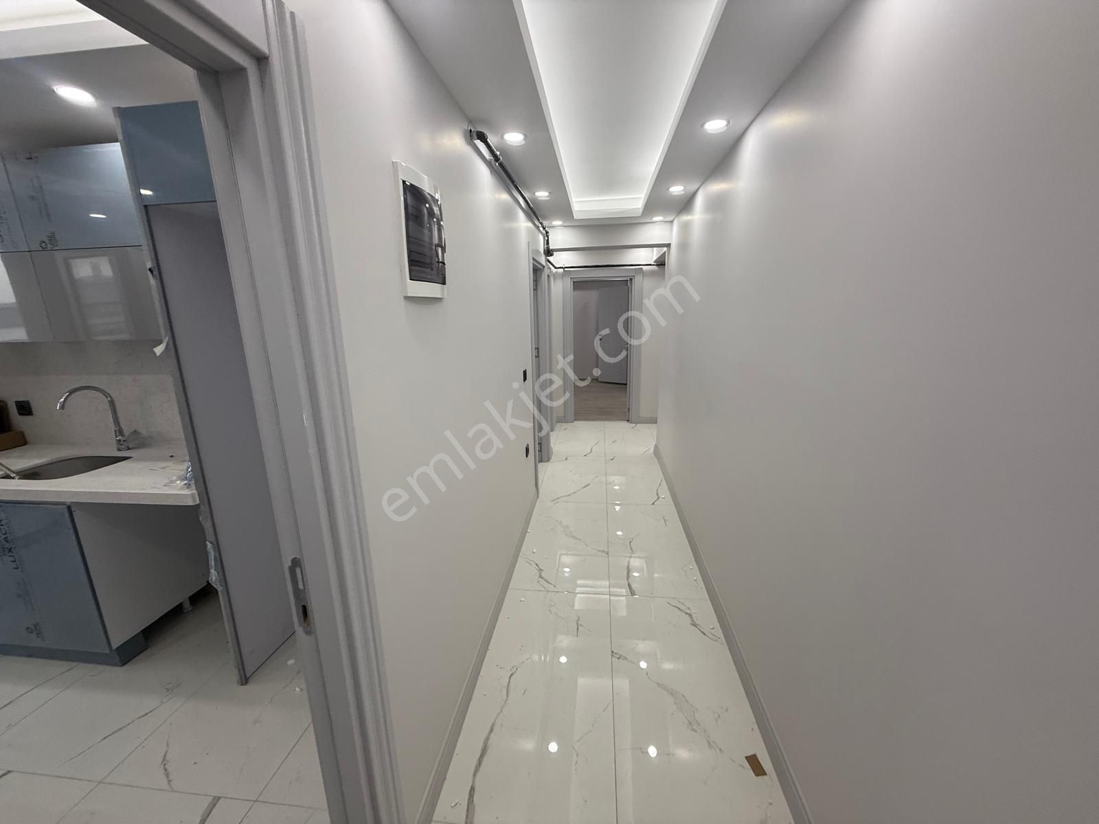 Barış'tan Site İçerisinde Göl Manzaralı Full Ön Cephe Lüks 3+1 - Görsel 26