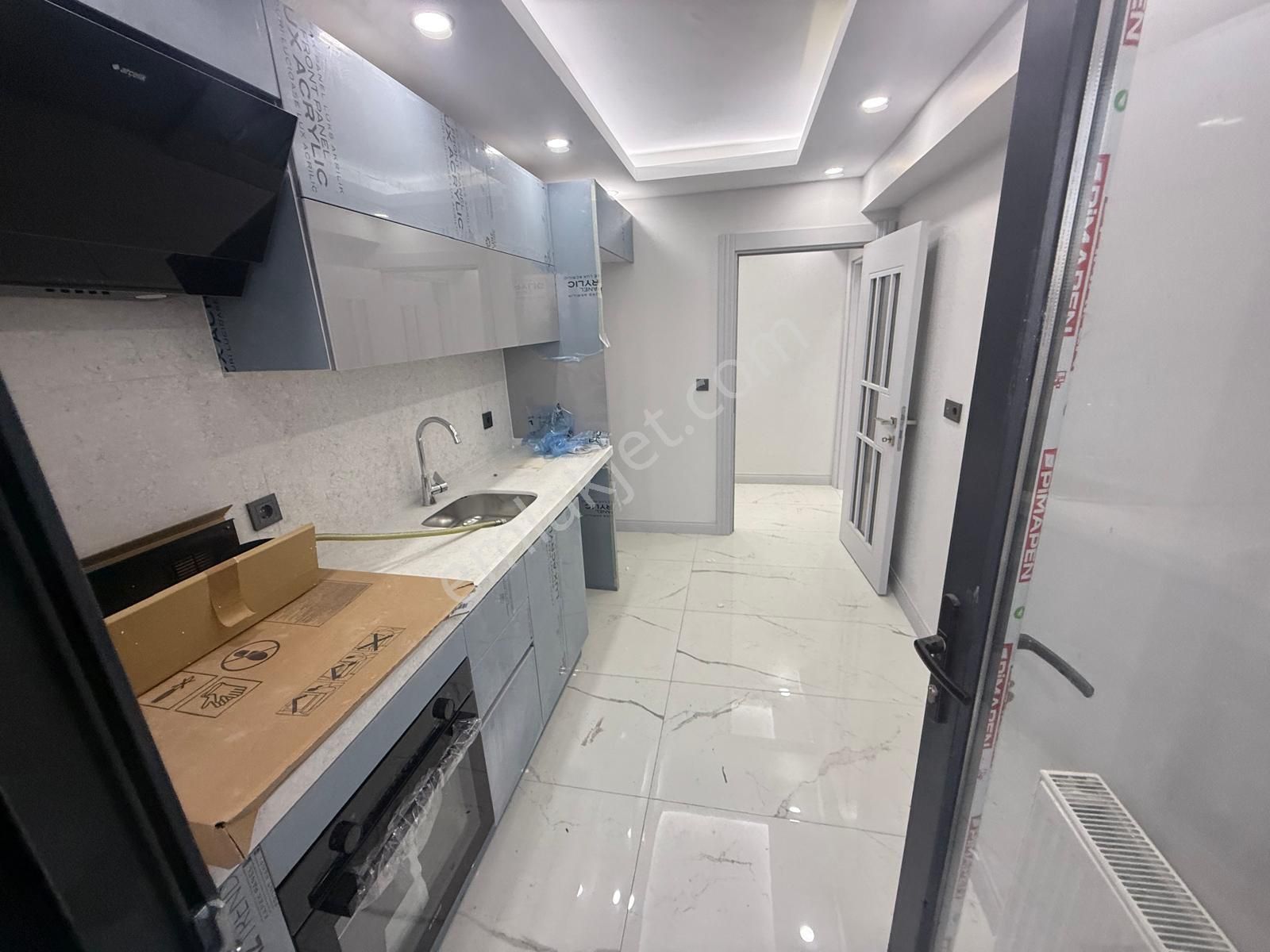 Barış'tan Site İçerisinde Göl Manzaralı Full Ön Cephe Lüks 3+1