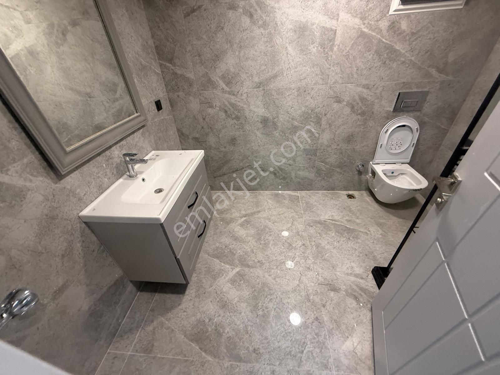 Barış'tan Site İçerisinde Göl Manzaralı Full Ön Cephe Lüks 3+1 - Görsel 17