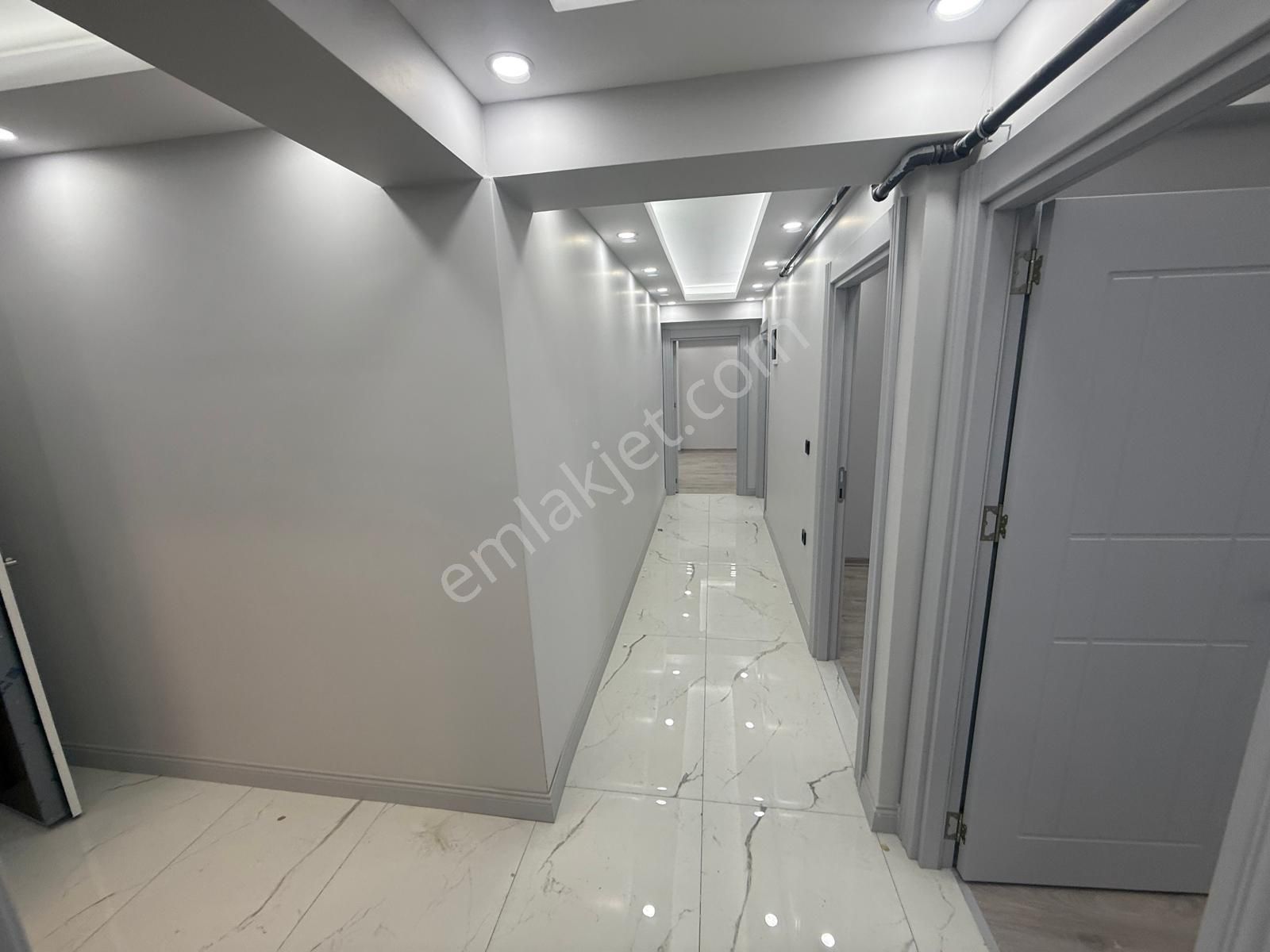 Barış'tan Site İçerisinde Göl Manzaralı Full Ön Cephe Lüks 3+1 - Görsel 19