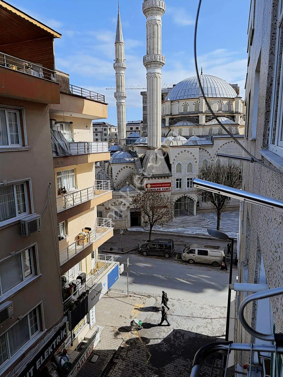 Mahmutbey Caddesine 2. Bina / 2+1 65 M2 / Lüks Ve Kullanışlı - Görsel 32