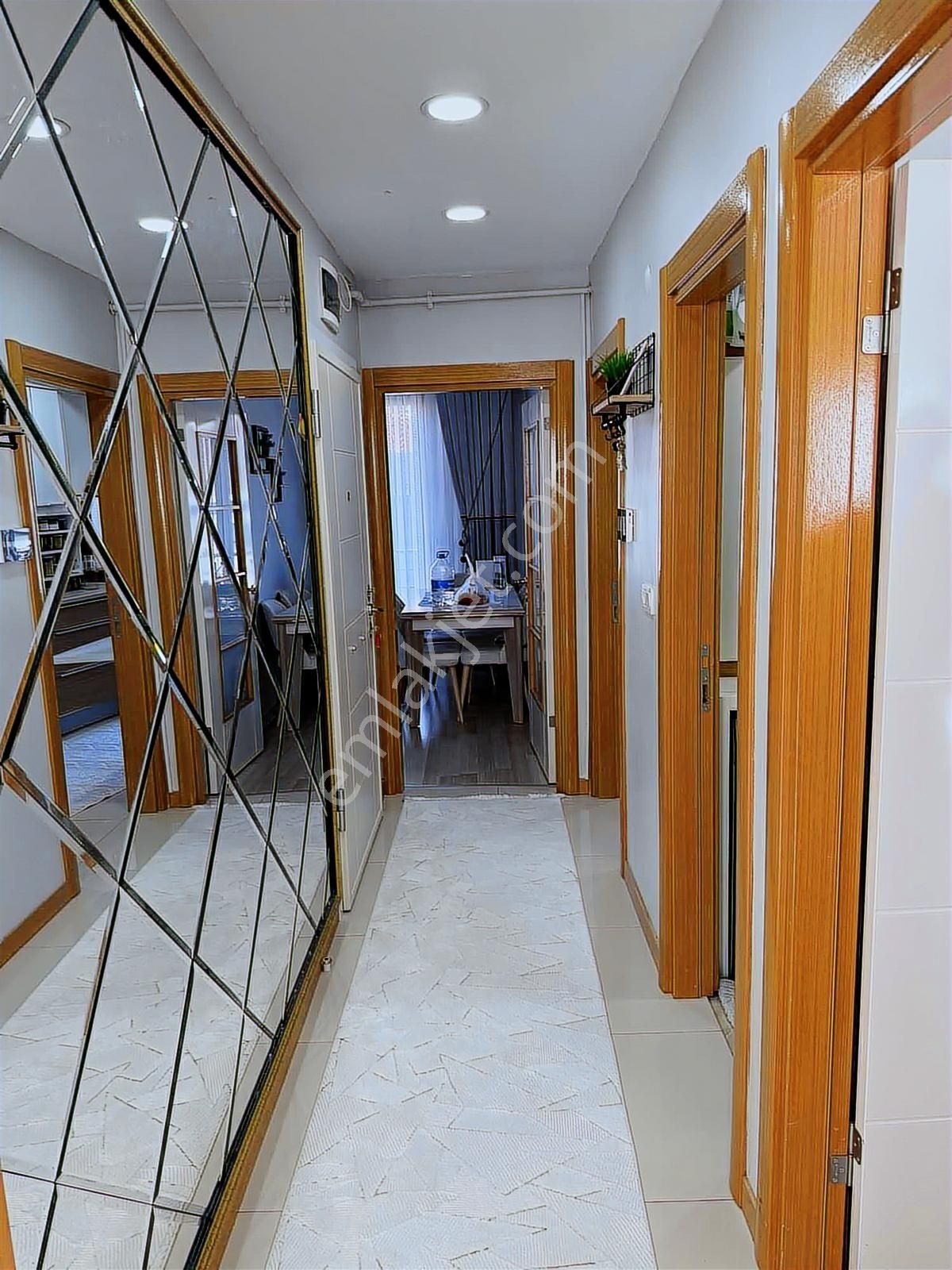 Mahmutbey Caddesine 2. Bina / 2+1 65 M2 / Lüks Ve Kullanışlı - Görsel 9