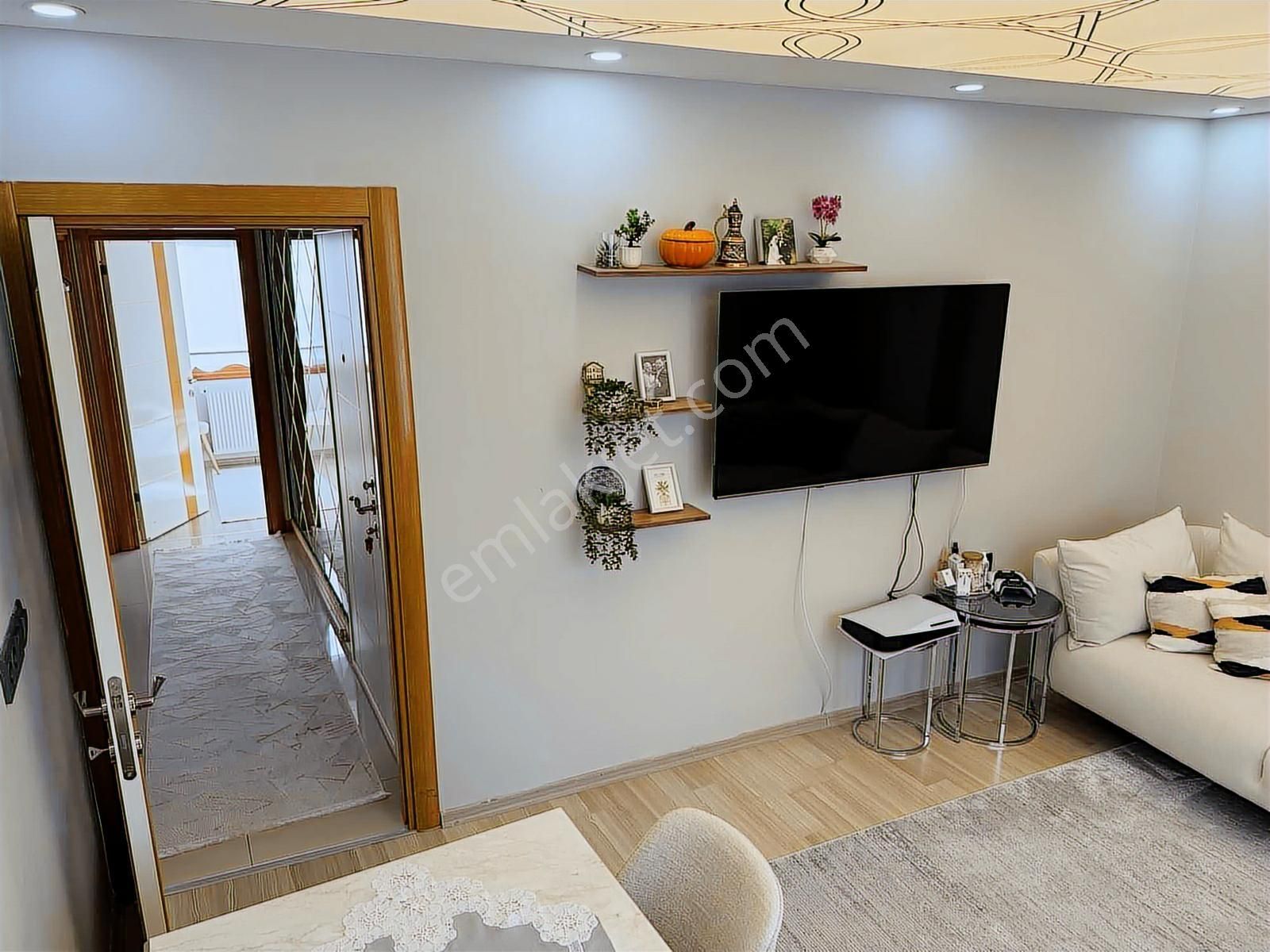 Mahmutbey Caddesine 2. Bina / 2+1 65 M2 / Lüks Ve Kullanışlı - Görsel 31
