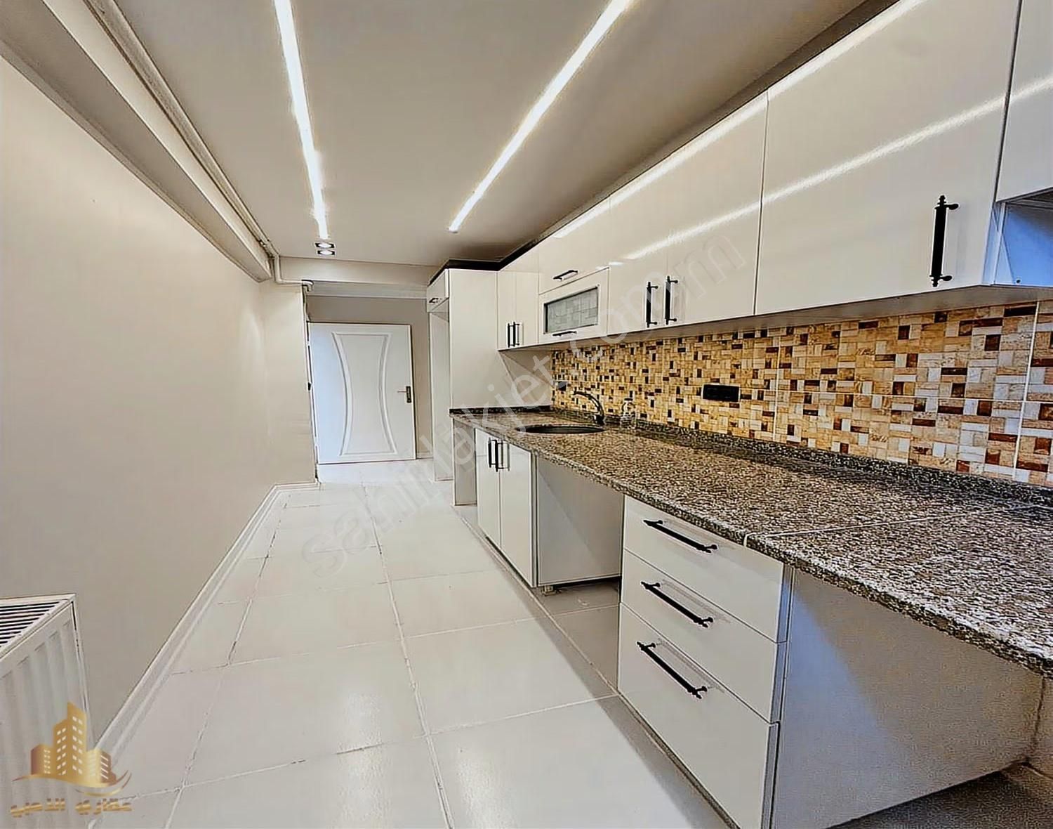 Bahçeşehire Komşu Lokasyonda Lüks Tasarımlı 2+1 Bahçeli Daire - Görsel 6