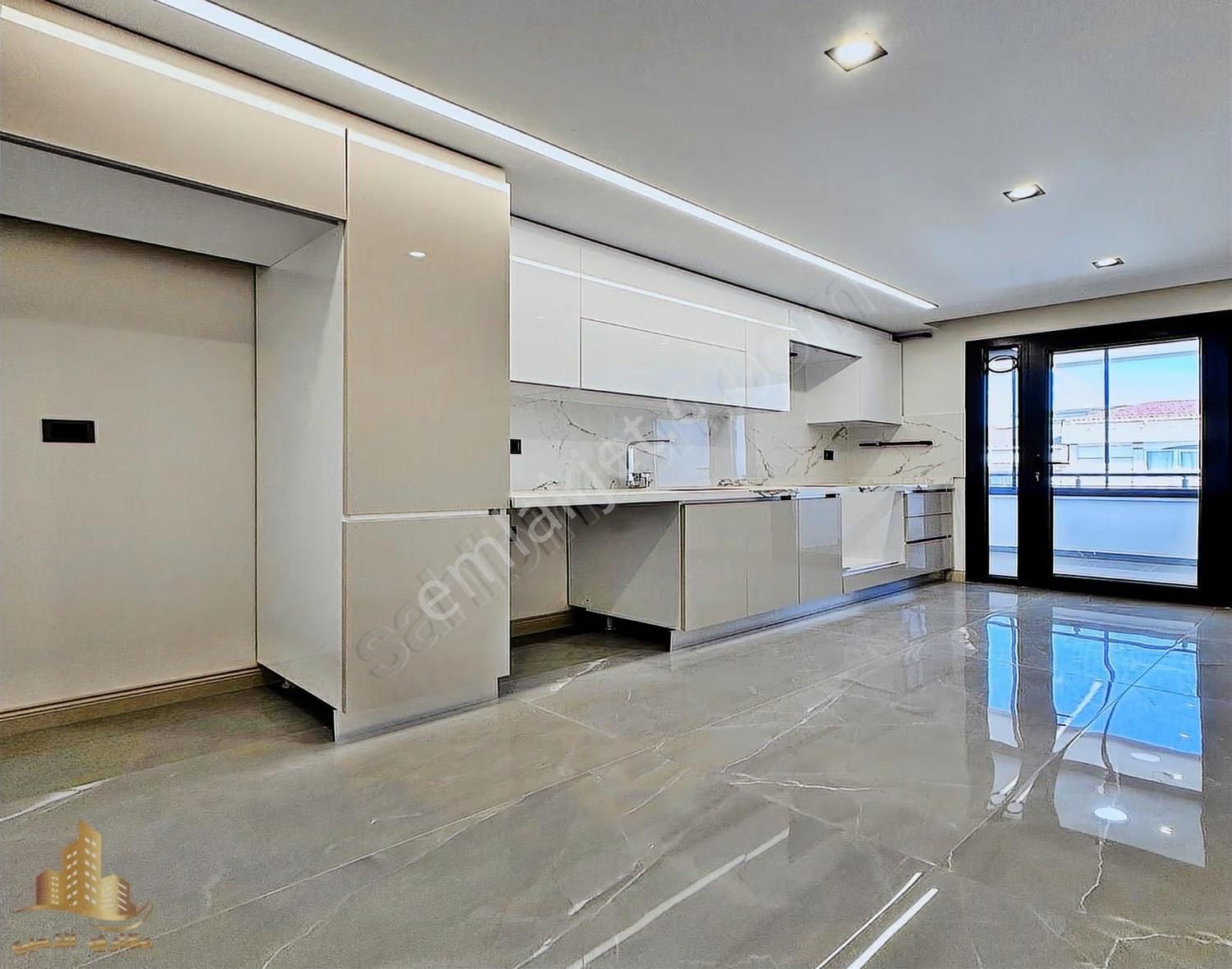 Bahçeşehire Komşu Tek Daire Üzeri Balkonlu Yüksek Giriş 2+1