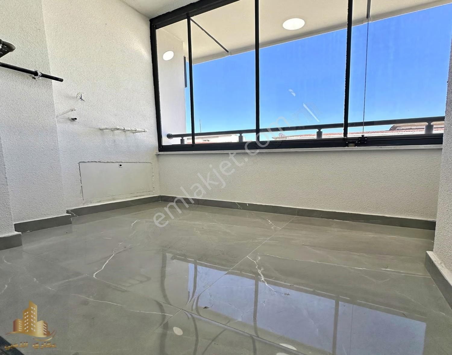 Bahçeşehire Komşu Tek Daire Üzeri Balkonlu Yüksek Giriş 2+1 - Görsel 9