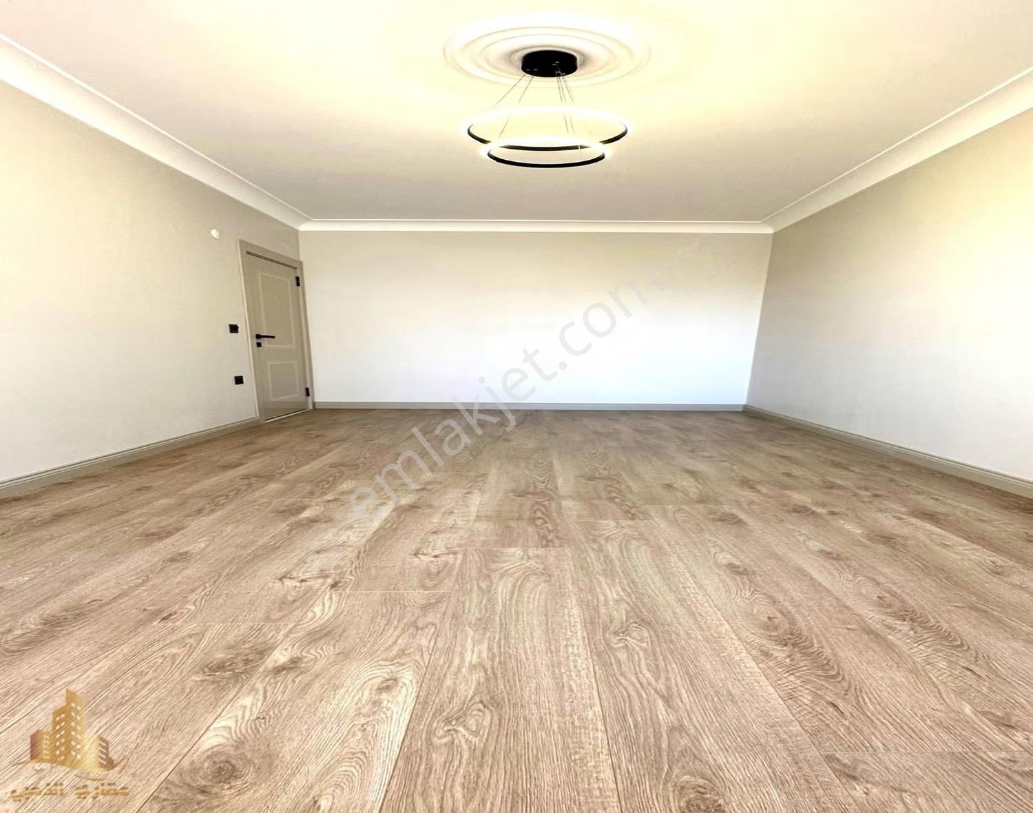 Bahçeşehire Komşu Tek Daire Üzeri Balkonlu Yüksek Giriş 2+1 - Görsel 3