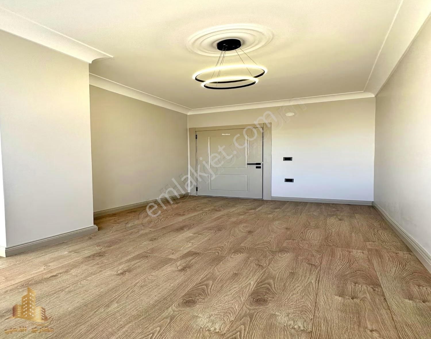 Bahçeşehire Komşu Tek Daire Üzeri Balkonlu Yüksek Giriş 2+1 - Görsel 4