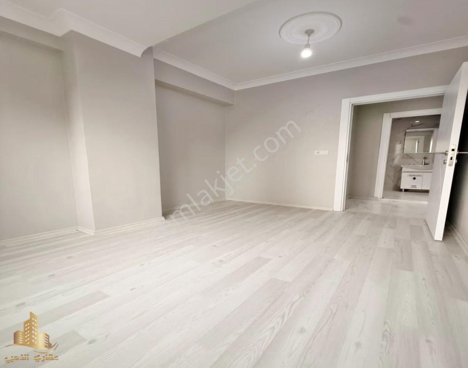 Bahçeşehir Lokasyonunda Lüks Tasarımlı 2+1 Balkonlu Yüksek Giriş - Görsel 4