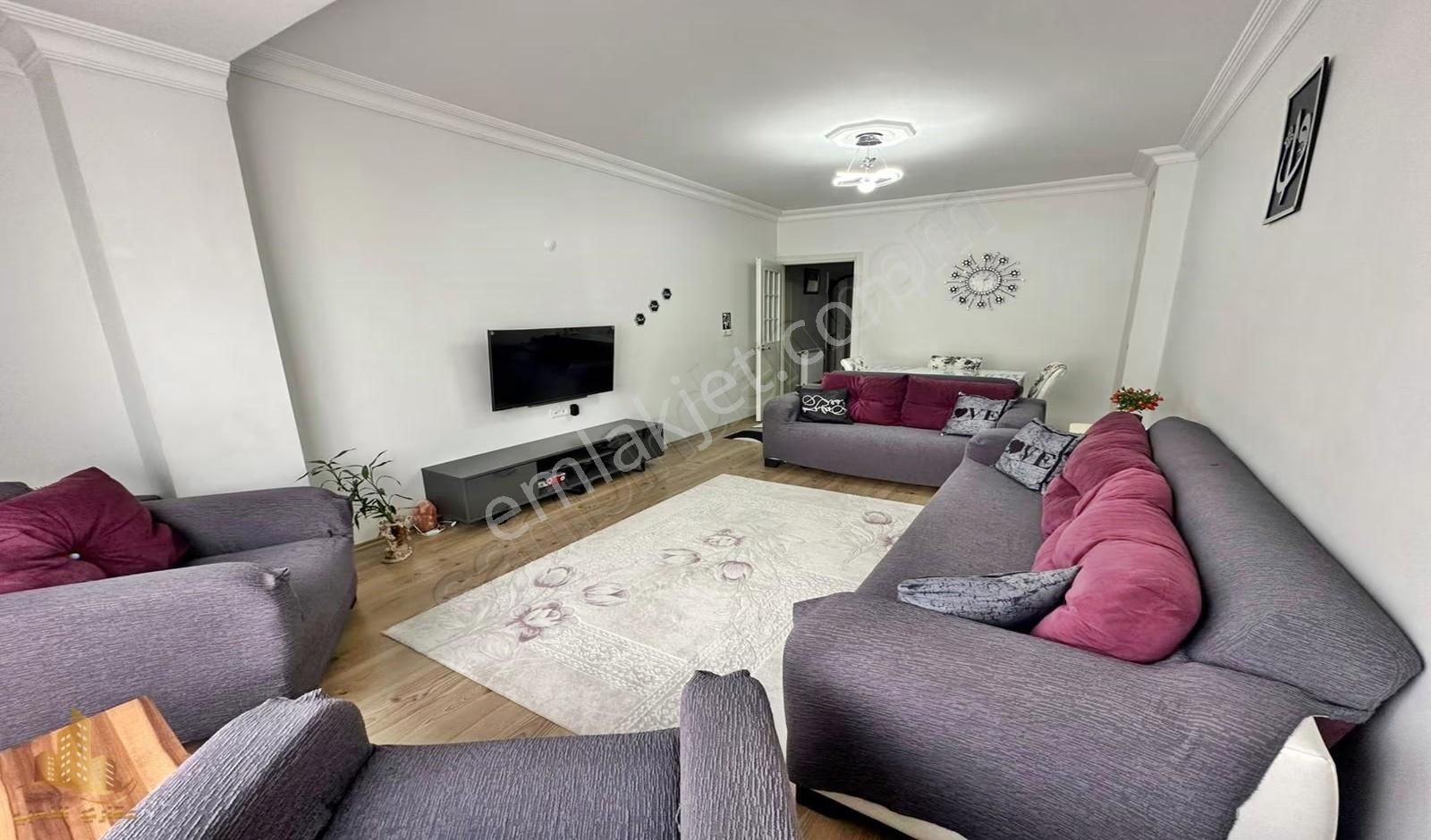 Bahçeşehire Komşu Lokasyonda Lüks Tasarımlı 2+1 Satılık Daire