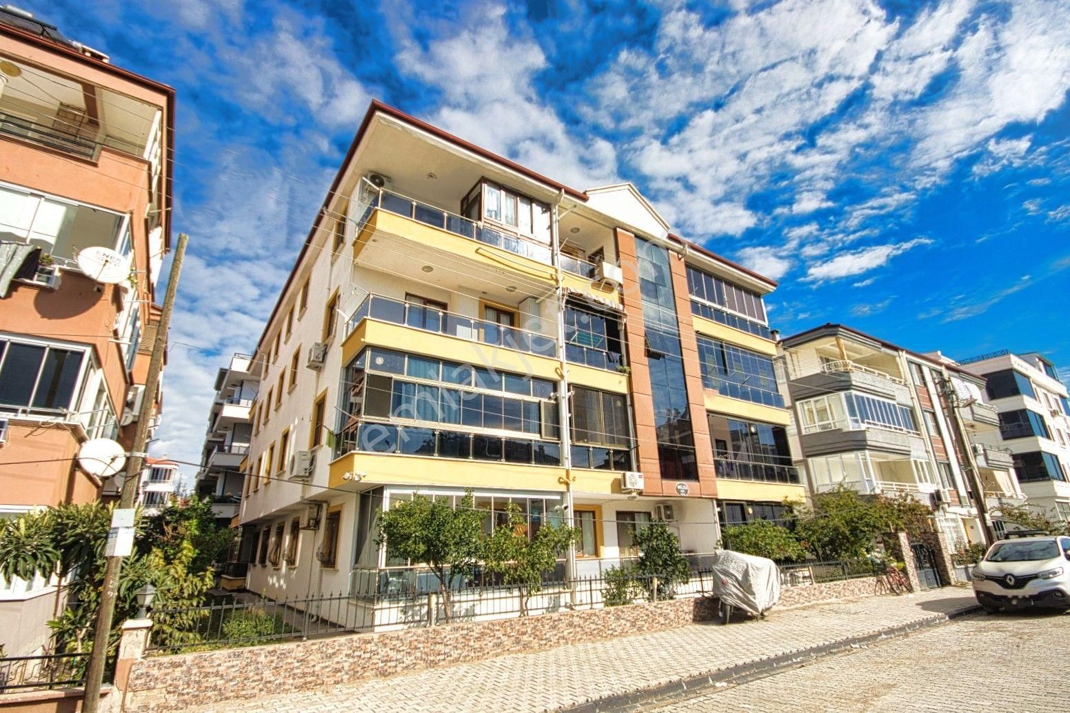 Akçay'da Aygül'den Full Krediye Uygun Hemen Oturuma Hazır Geniş Balkonlu Asansörlü 2+1 Satılık Daire