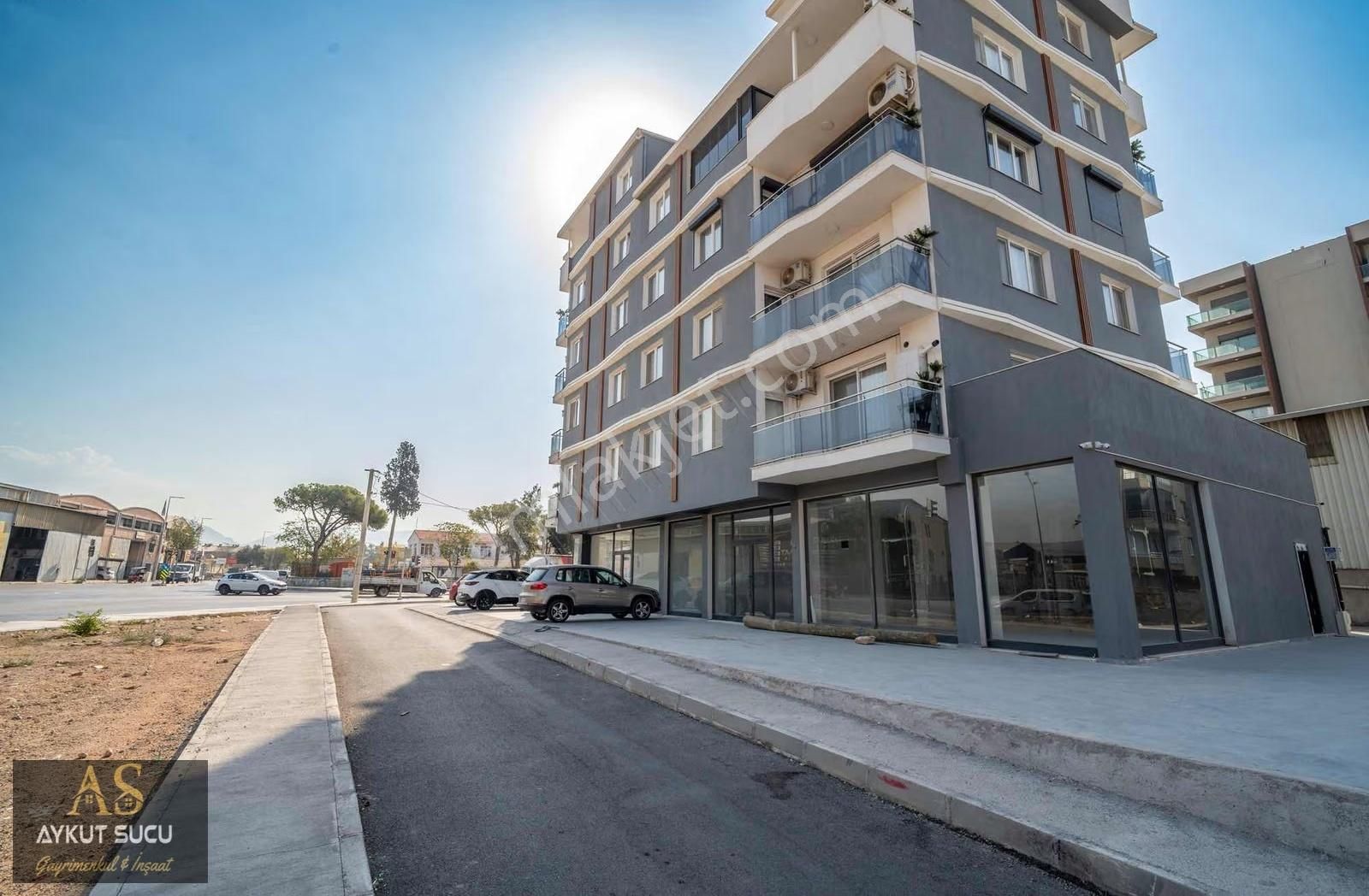 Cadde Üzeri Çift Cepheli Geniş Kullanım Alanlı Kiralık Dükkan - Görsel 3