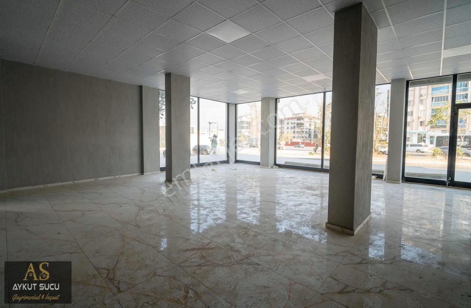 Cadde Üzeri Çift Cepheli Geniş Kullanım Alanlı Kiralık Dükkan - Görsel 2
