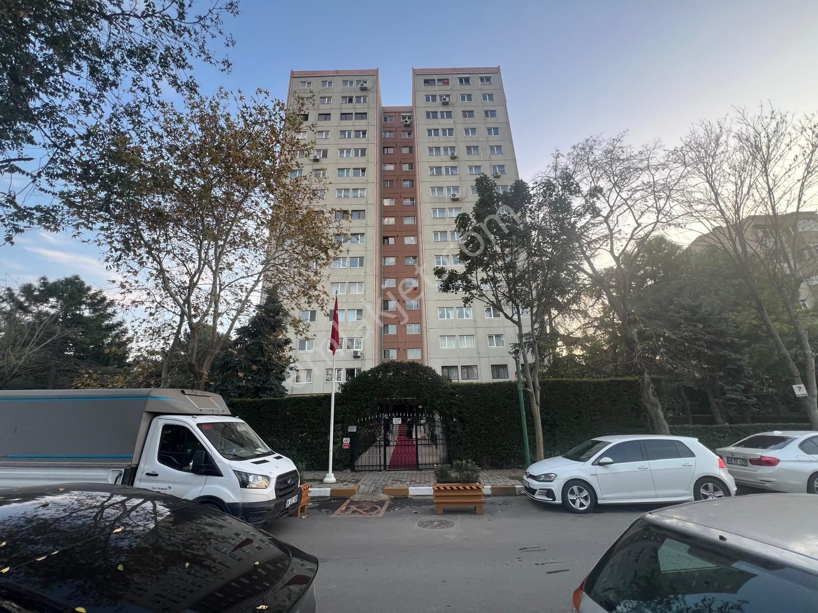 Ataköy 5 Kısım A Blokda Satılık 3+1 Daire Çarşı Ve Marmarayın Yanı