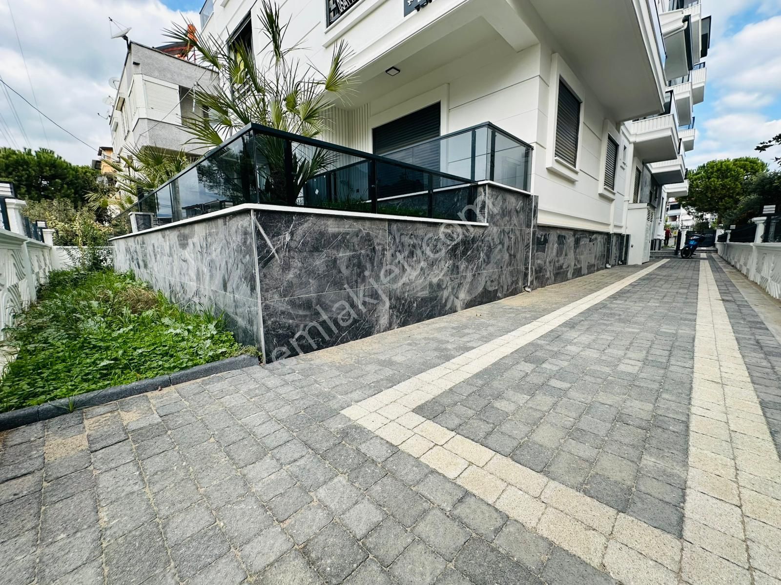 Kostak Gayrimenkulden Akçay'da Denize 50 Mt Arakat Lüx 2+1 Daire