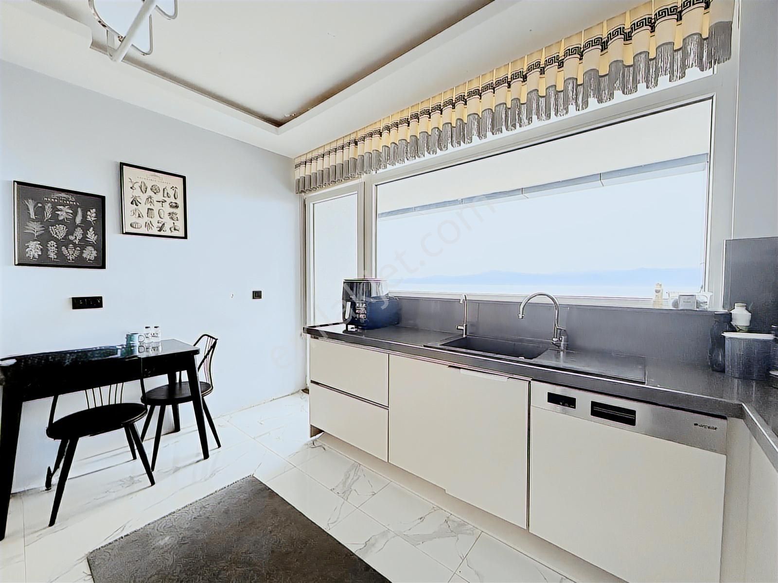 Burgaz'da Panoramik Deniz Manzaralı 5+1 Dubleks Daire - Görsel 18