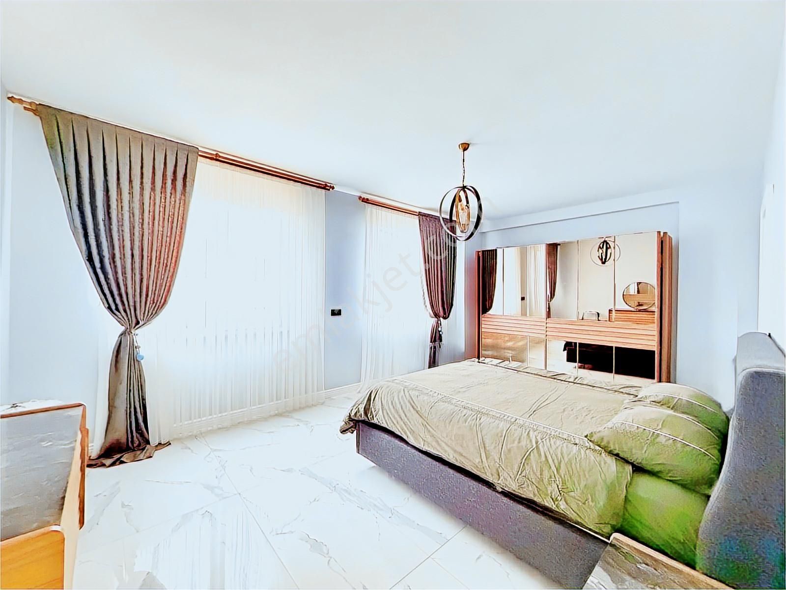 Burgaz'da Panoramik Deniz Manzaralı 5+1 Dubleks Daire - Görsel 32