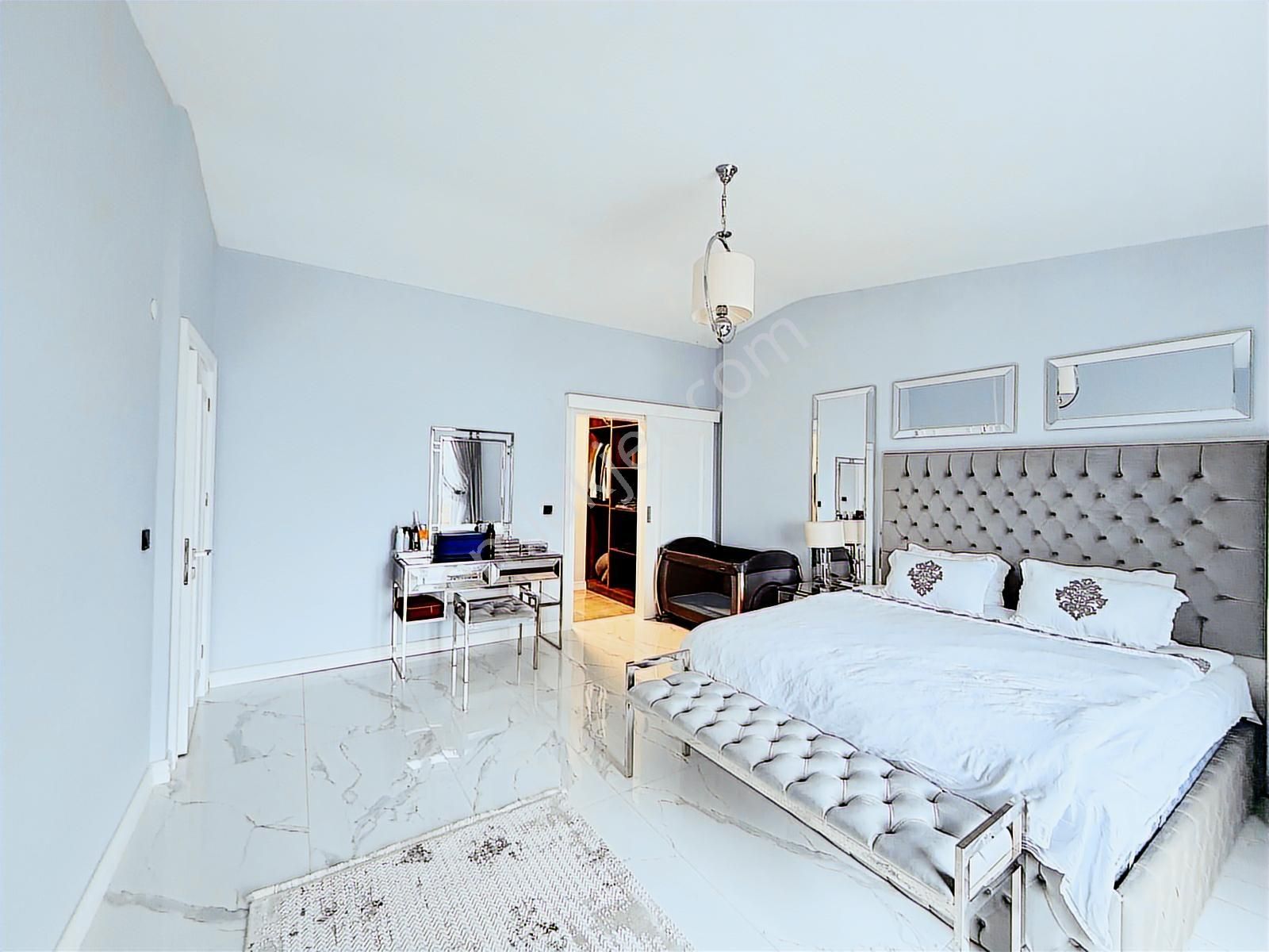 Burgaz'da Panoramik Deniz Manzaralı 5+1 Dubleks Daire - Görsel 24