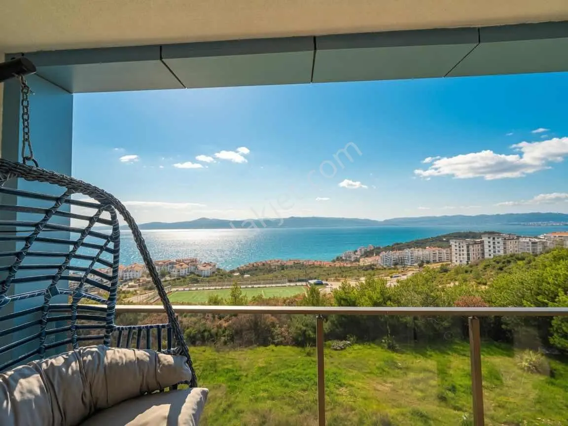 Burgaz'da Panoramik Deniz Manzaralı 5+1 Dubleks Daire