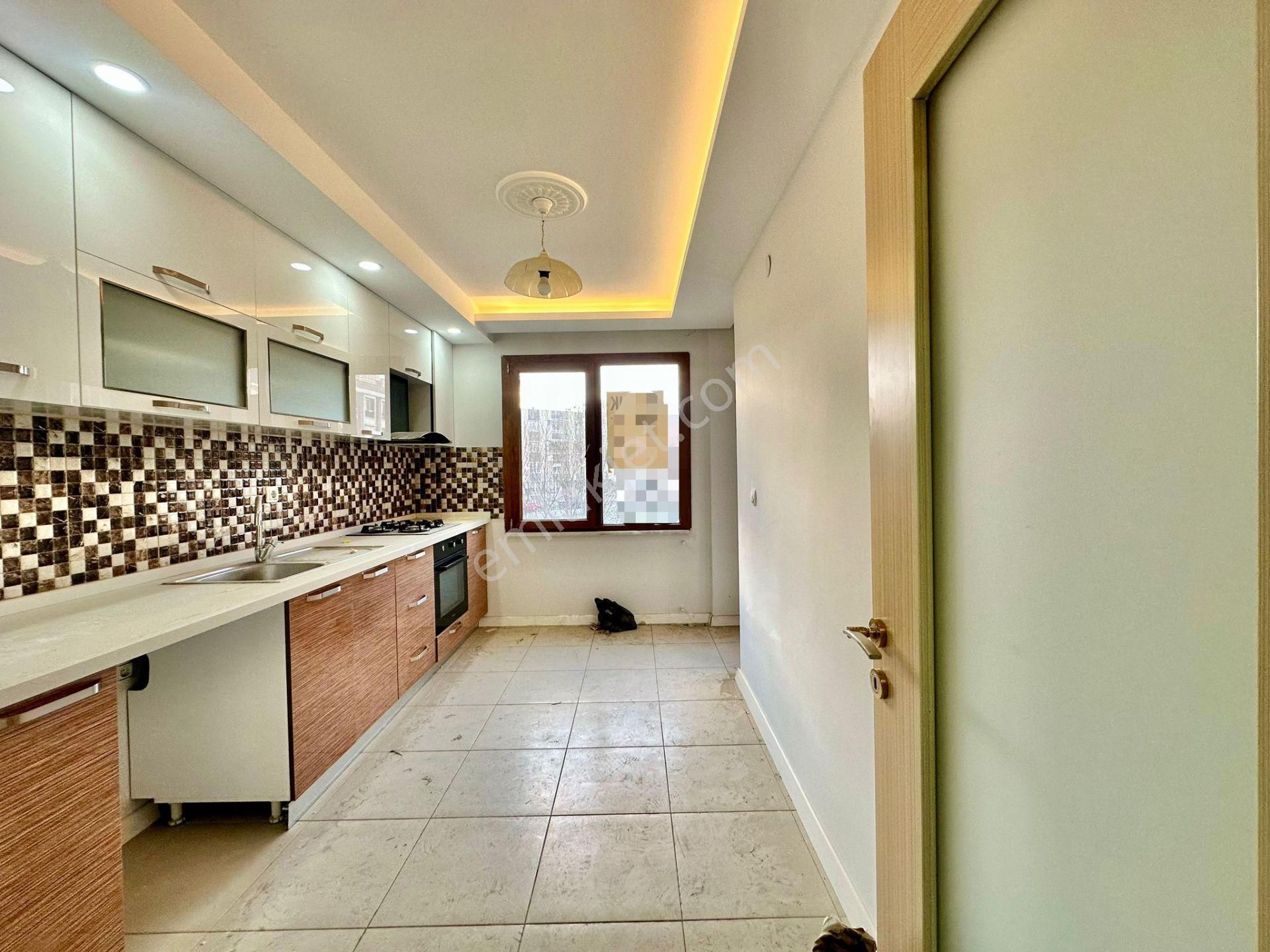 ꧁ay Emlaktan꧂akçay'da Denize Sadece 300 M Arakat Ön Cephe Çift Balkonlu Satılık 3+1 Asansörlü Daire - Görsel 4