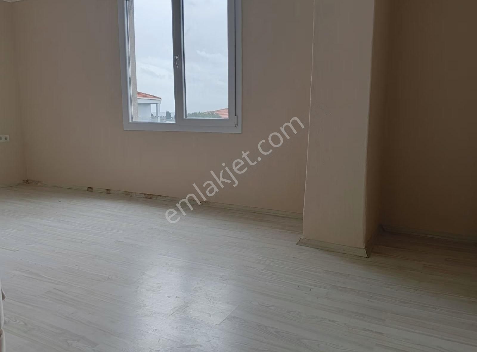 Foça Yenibağarasında Ayrı Mutfaklı 2+1 Teraslı Daire - Görsel 9