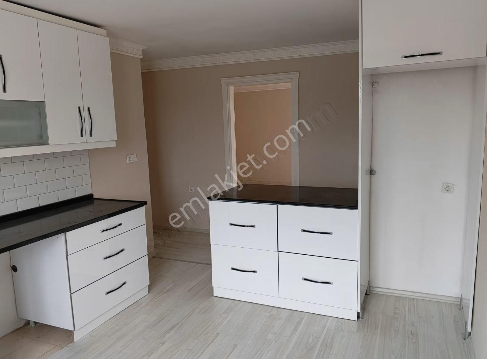 Foça Yenibağarasında Ayrı Mutfaklı 2+1 Teraslı Daire - Görsel 12