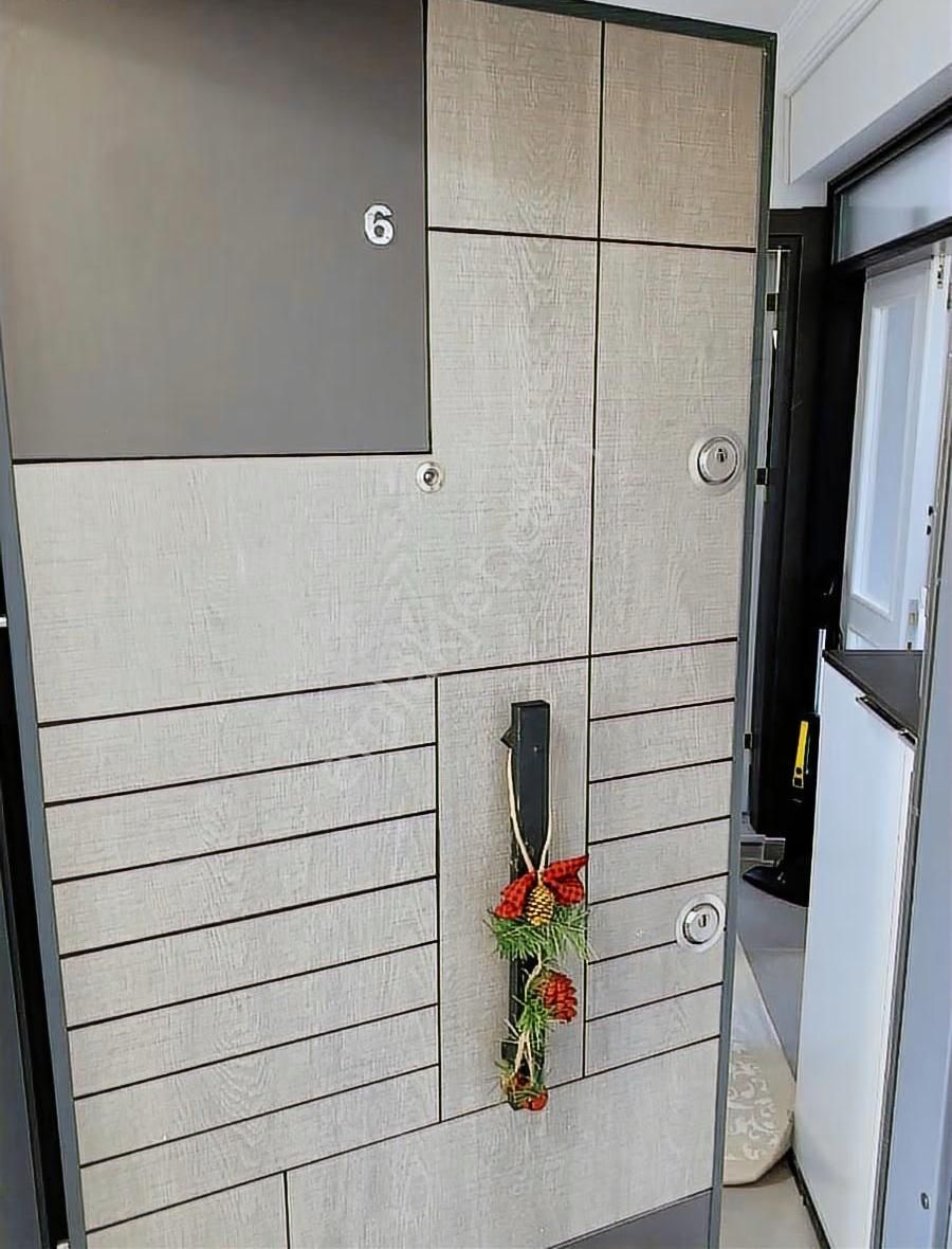 Foça Yenibağarasında Sitede Teraslı 1+1 Bakımlı Daire - Görsel 3