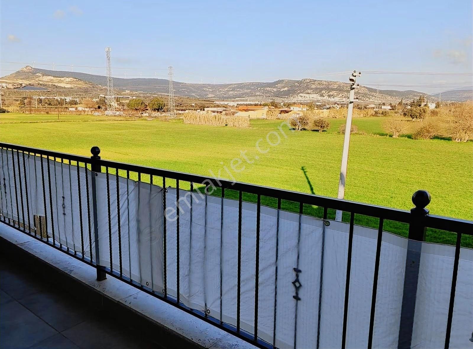 Foça Yenibağarasında Sitede Teraslı 1+1 Bakımlı Daire - Görsel 14