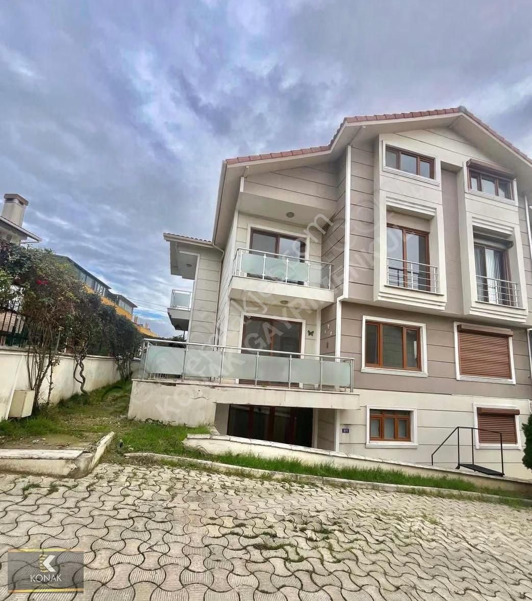 Bahçeli Havuzlu 4 Katlı 6+1 Özel Tasarımlı Villa - Görsel 10