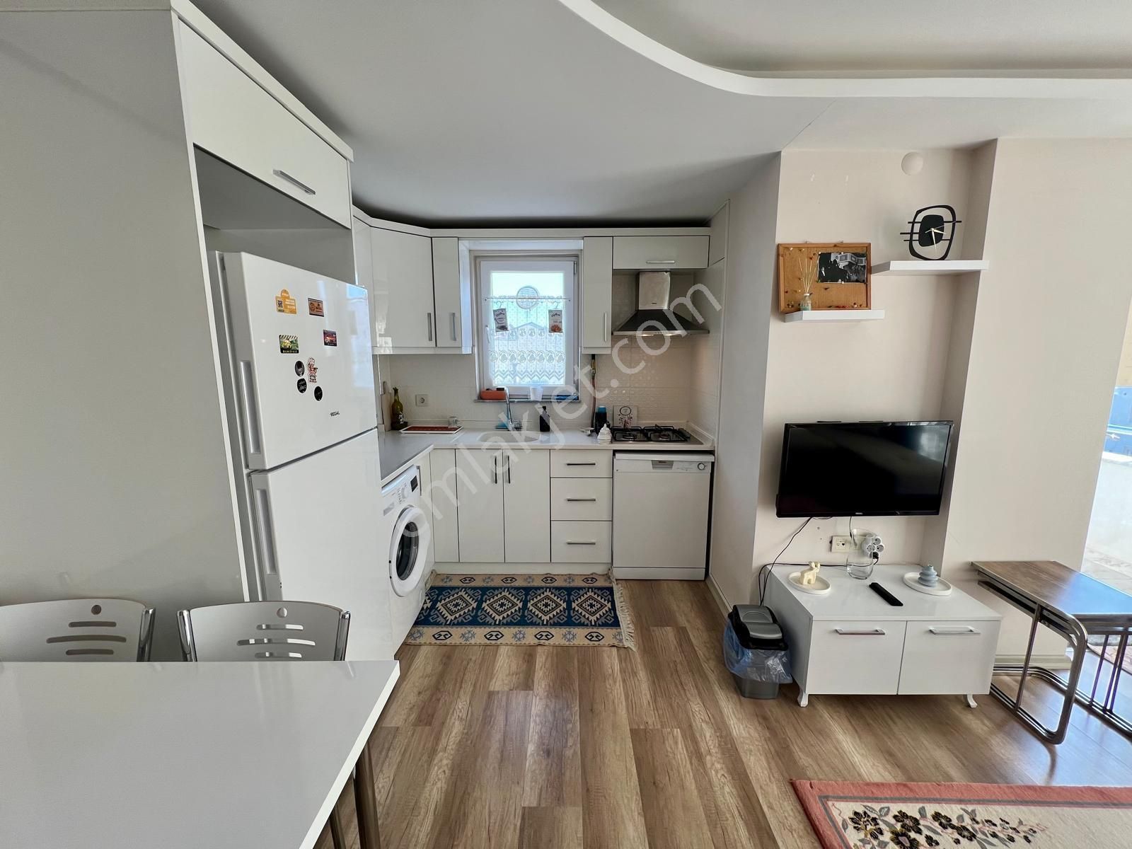 Aras Emlaktan Bahçelievler Mah. Mehmetçik Cad. Kiralık 1+1 Eşyalı Daire - Görsel 4