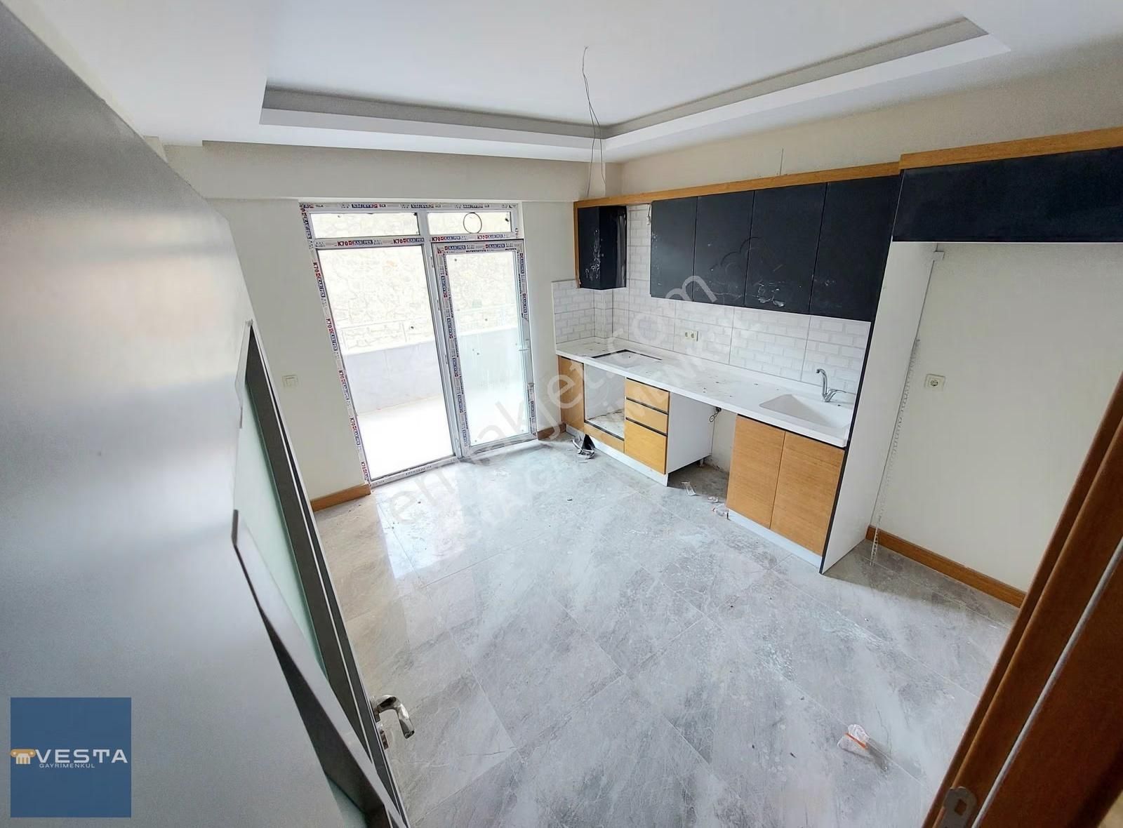 Vesta'dan 1.etap'da Ara Kat Cadde Üzeri Lüx Havuzlugeniş Satılık