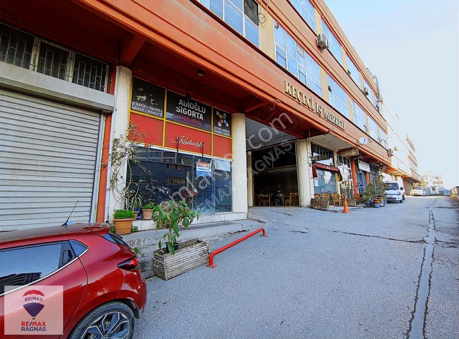 Topçular Mah.keçeçi İş Merkezinde Site İçinde Kiralık Dükkan