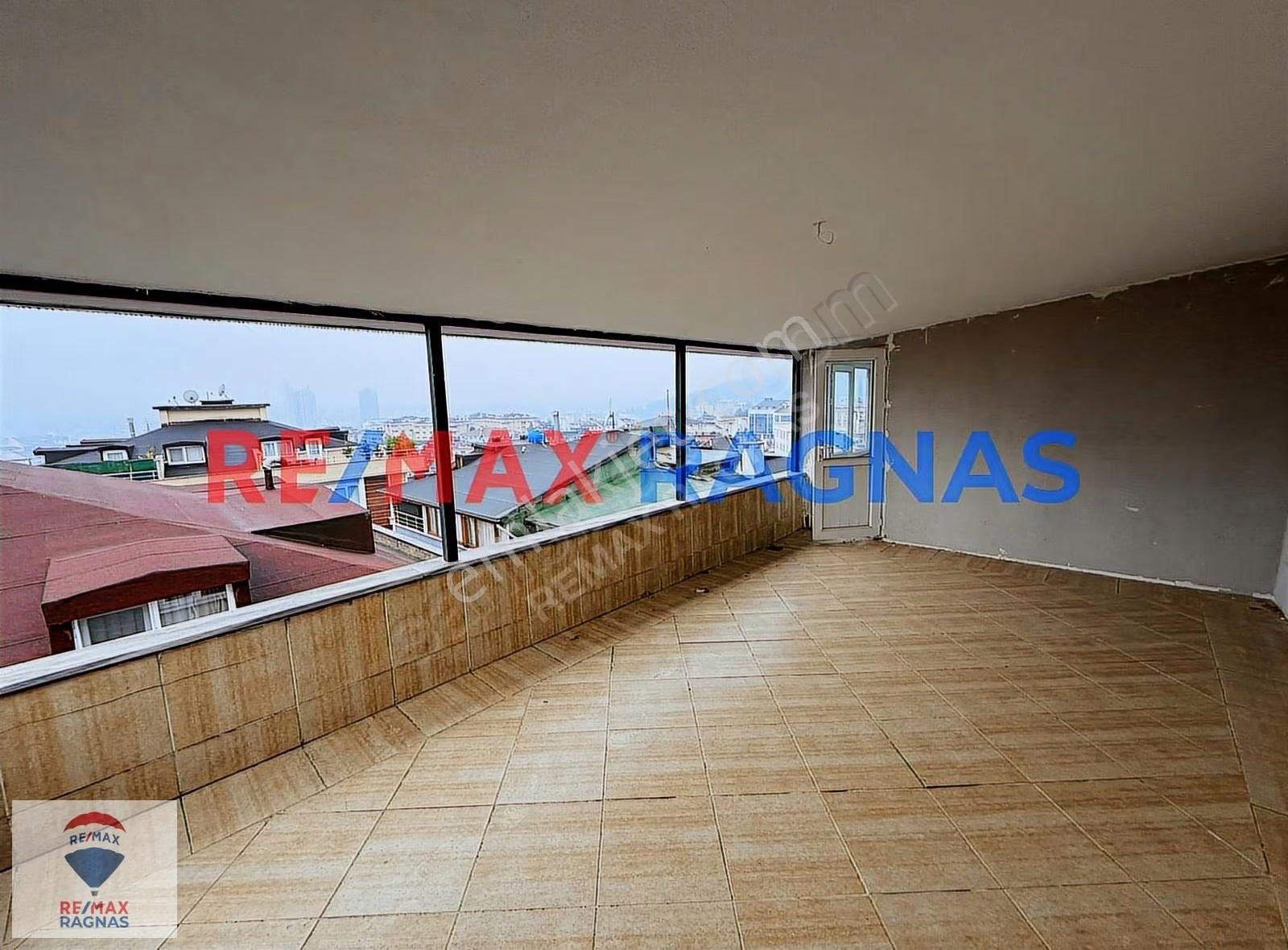 Çekmeköy Merkez Mh. Kiralık 2 Girişli 5+2 Dubleks Daire