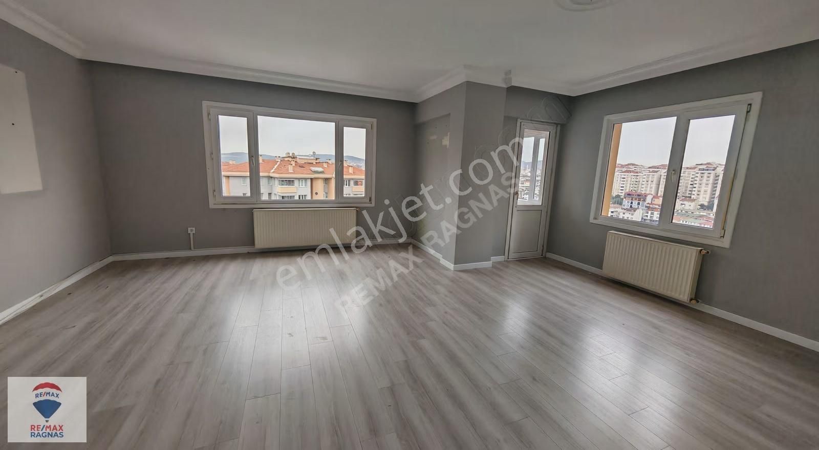 Necip Fazıl Mahallesi Site İçinde Yenilenmiş Kiralık 3+1 - Görsel 19