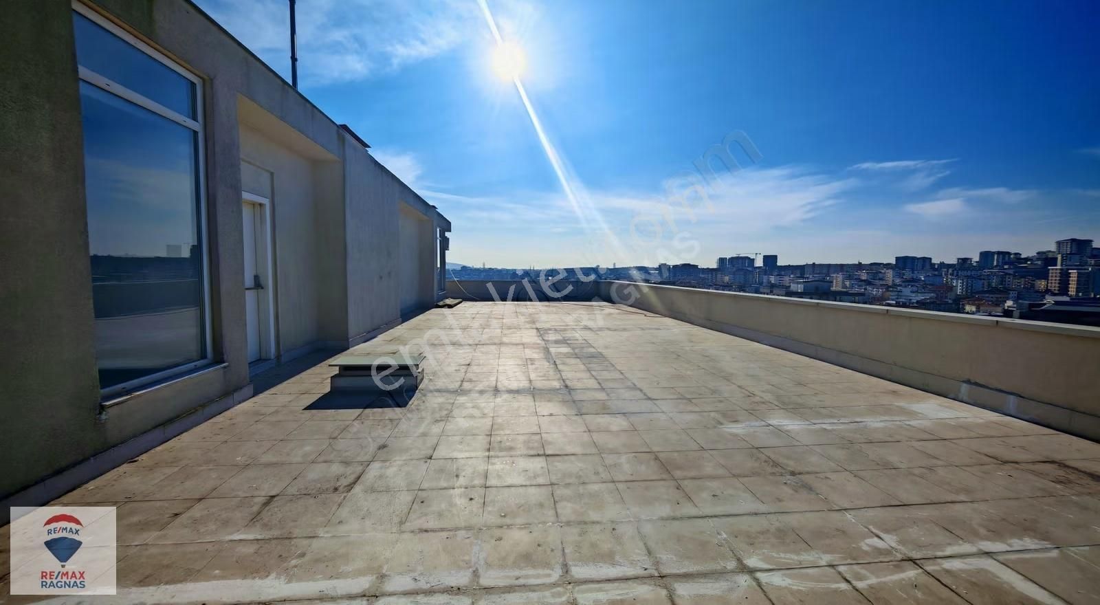 Habitat Meydan Sitesi Satış Ofisinden Kiralık 1+1 Daire 7.kat - Görsel 3