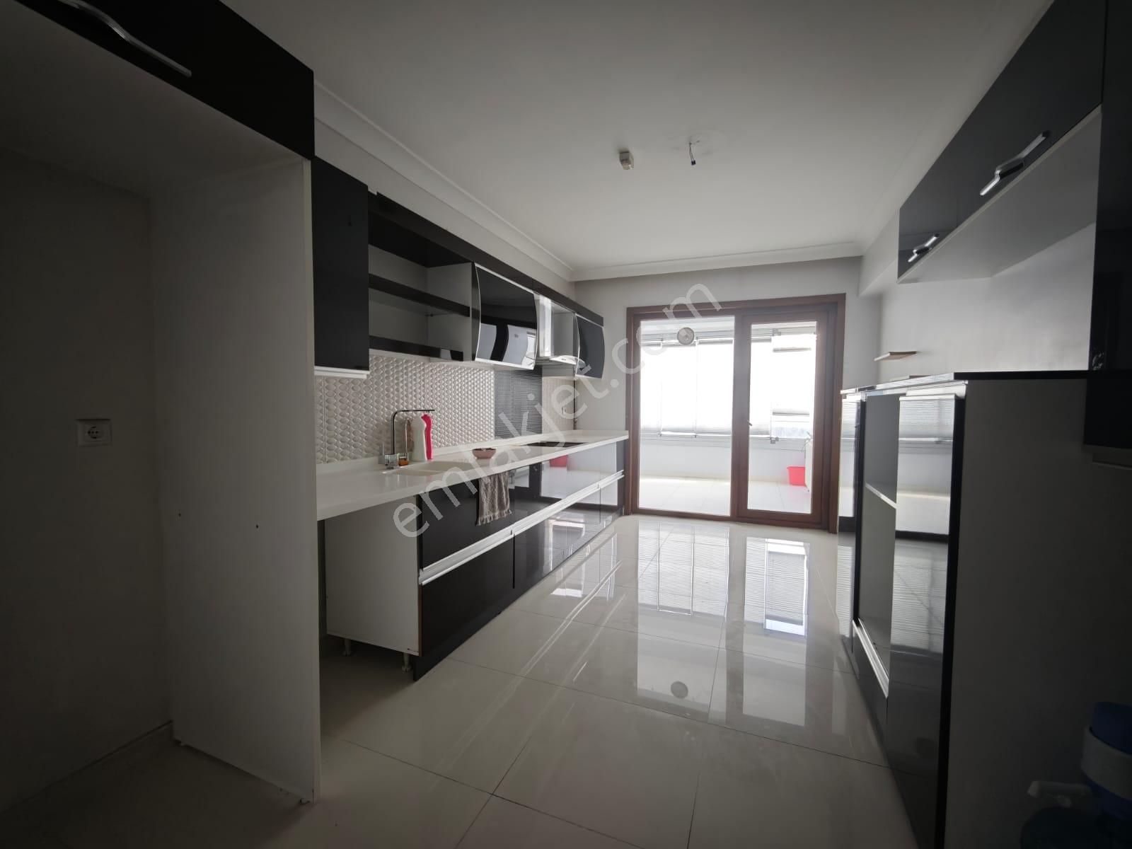 Yenimahalle Ata Mh Site İçinde Kredı Lımıtsız 6yıllık155m2 Daire