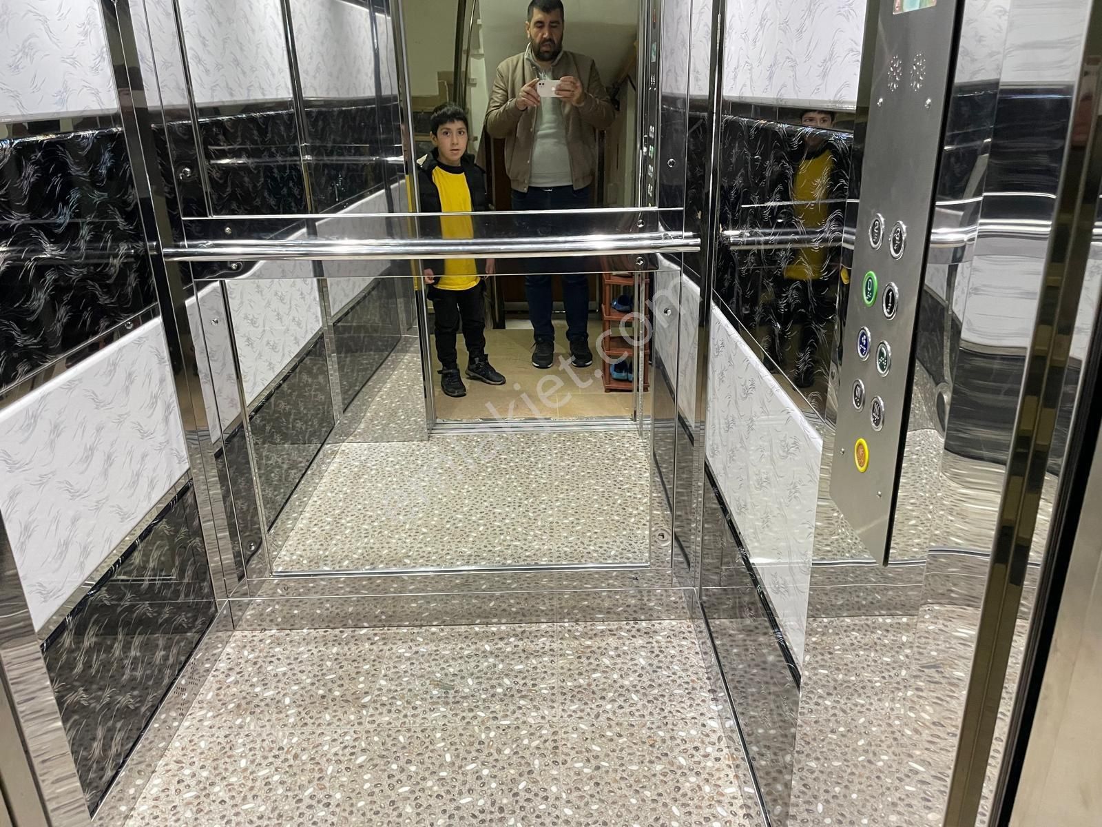 Sancaktepe Yunus Emre Mahallesi'nde 2 + 1 90 Metre² İskanlı Ara Kat Daire Bir Evim Fuzuli Uygun - Görsel 13