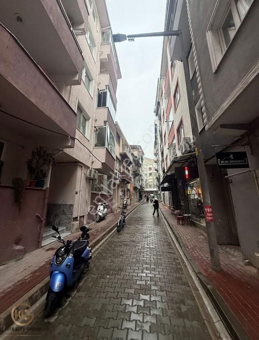Biga Çan Caddesi Çarşı İçinde Satılık 3+1 Daire - Görsel 2