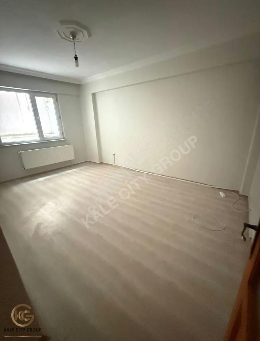 Biga Çan Caddesi Çarşı İçinde Satılık 3+1 Daire - Görsel 6