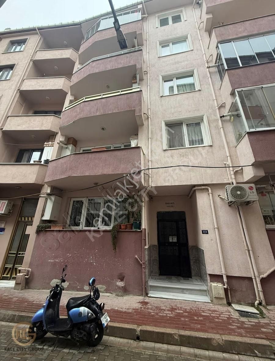 Biga Çan Caddesi Çarşı İçinde Satılık 3+1 Daire