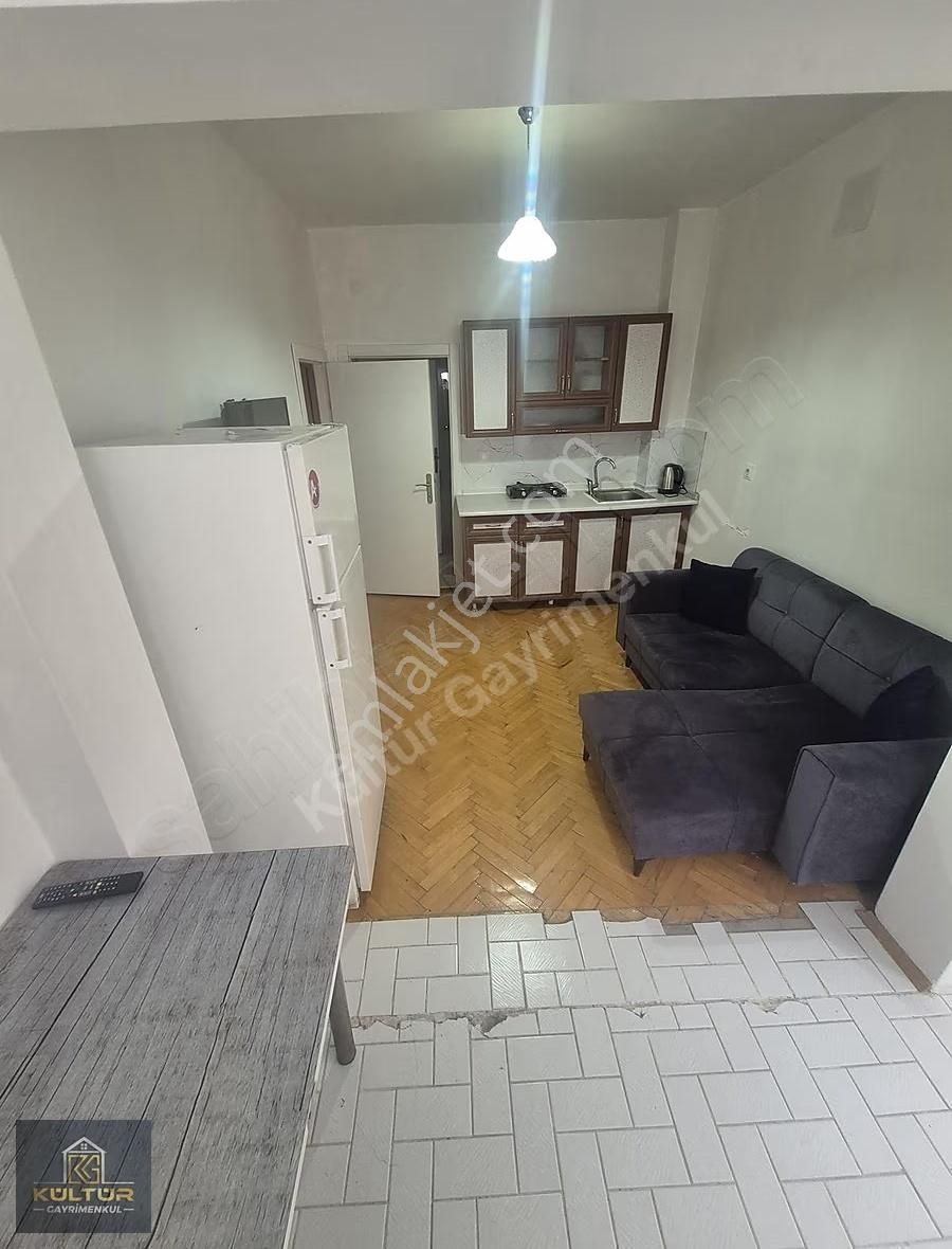 Yaşamkent Cadde Üzerinde Arakat Balkonlu 1+1 Herşeydahil Eşyalı - Görsel 6