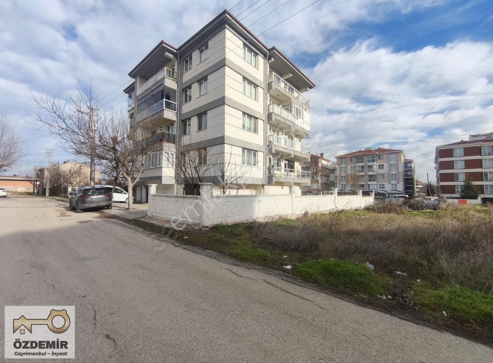 Özdemir'den Emek Balsu Bulvarı Yakını Bahçeli Satılık 2+1 Daire - Görsel 20