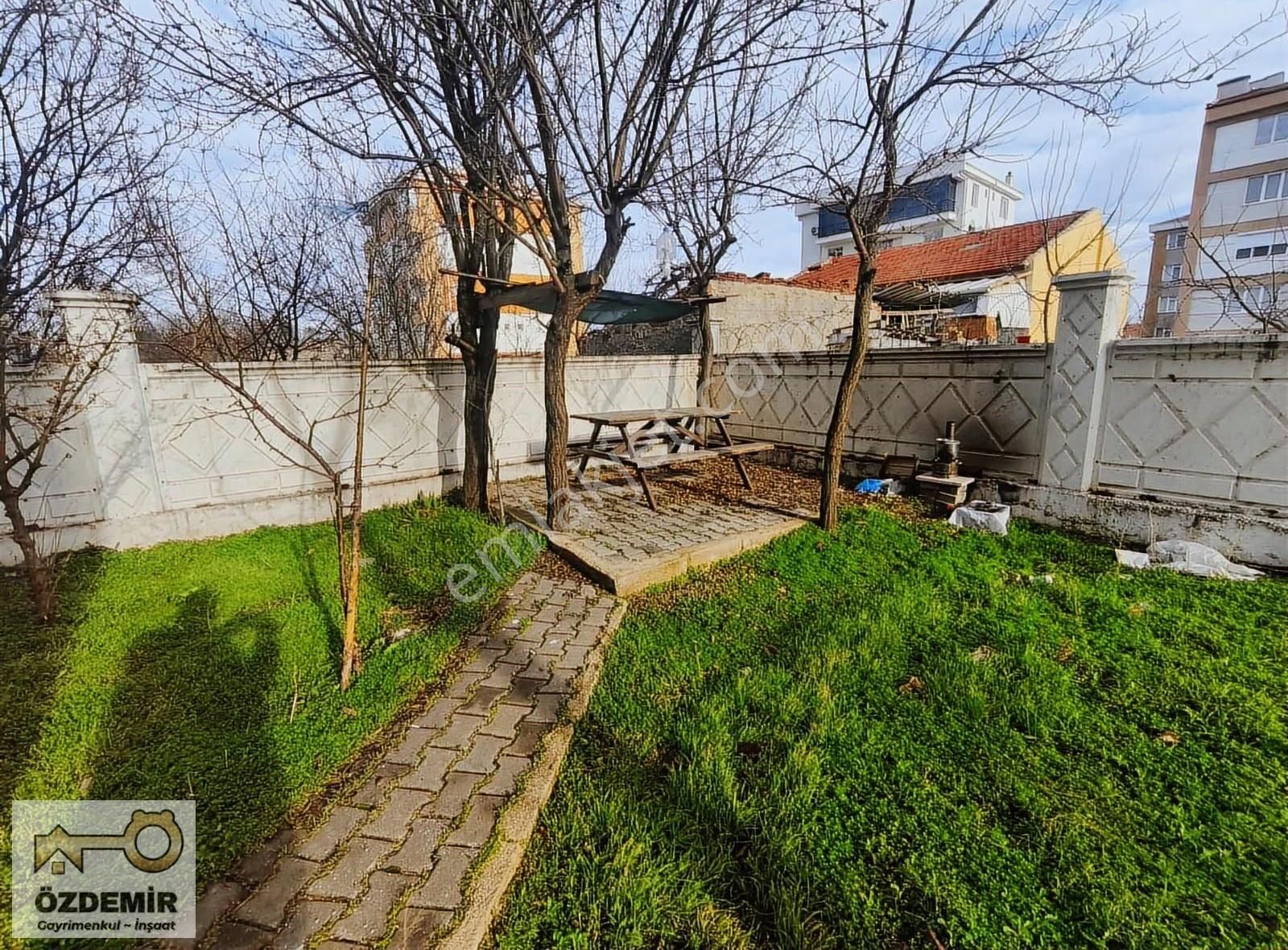 Özdemir'den Emek Balsu Bulvarı Yakını Bahçeli Satılık 2+1 Daire - Görsel 24