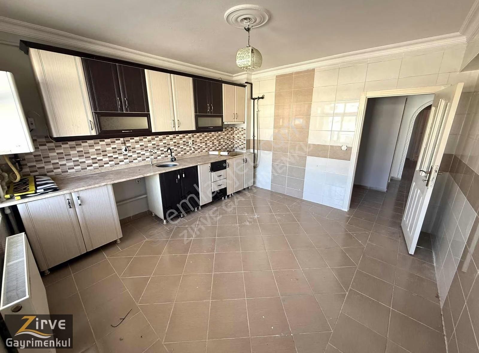 Zirve Gayrimenkulden 3+1 Merkezde Geniş Daire