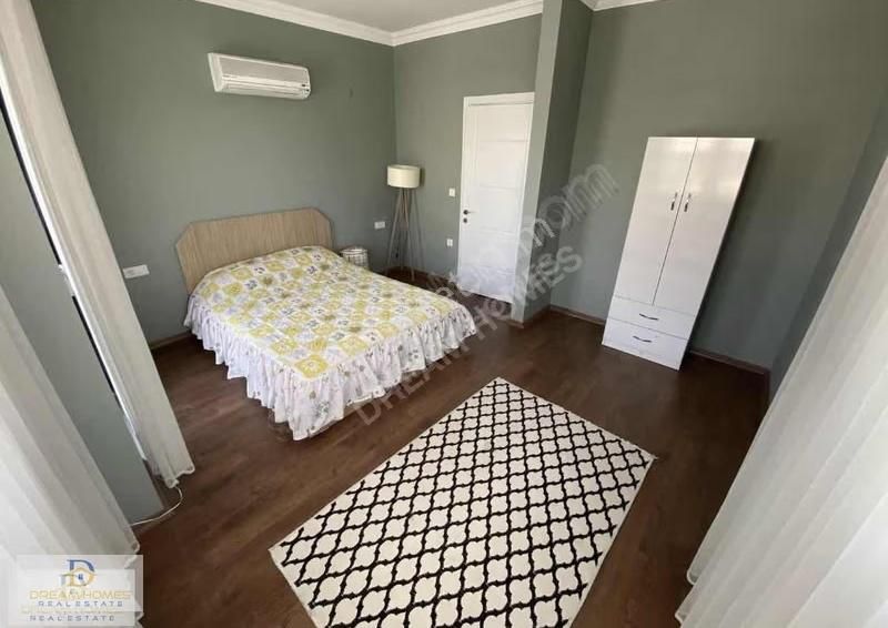 Akarca Mahallesinde Merkezde Tripleks Müstakil Bahçeli Villa - Görsel 18