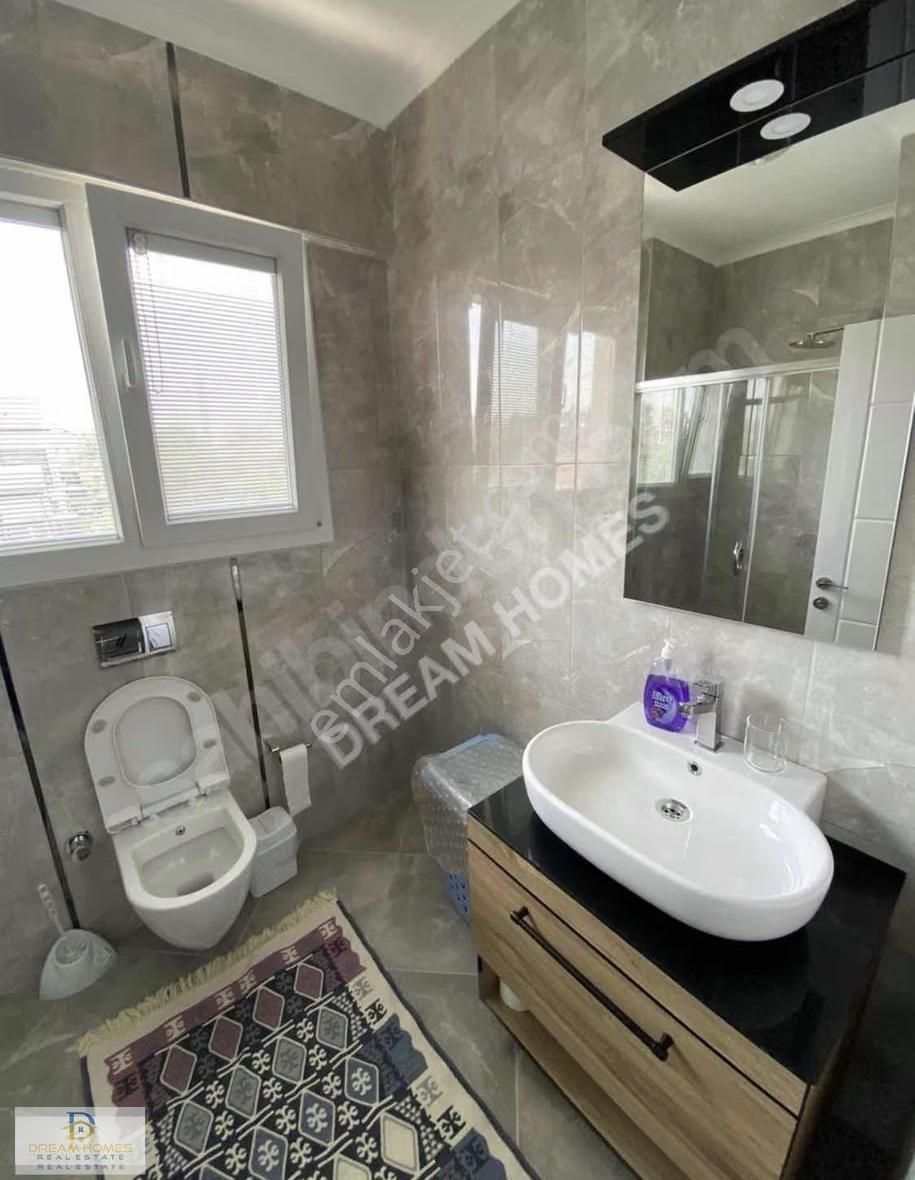 Akarca Mahallesinde Merkezde Tripleks Müstakil Bahçeli Villa - Görsel 2