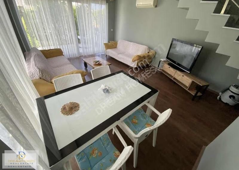 Akarca Mahallesinde Merkezde Tripleks Müstakil Bahçeli Villa - Görsel 11